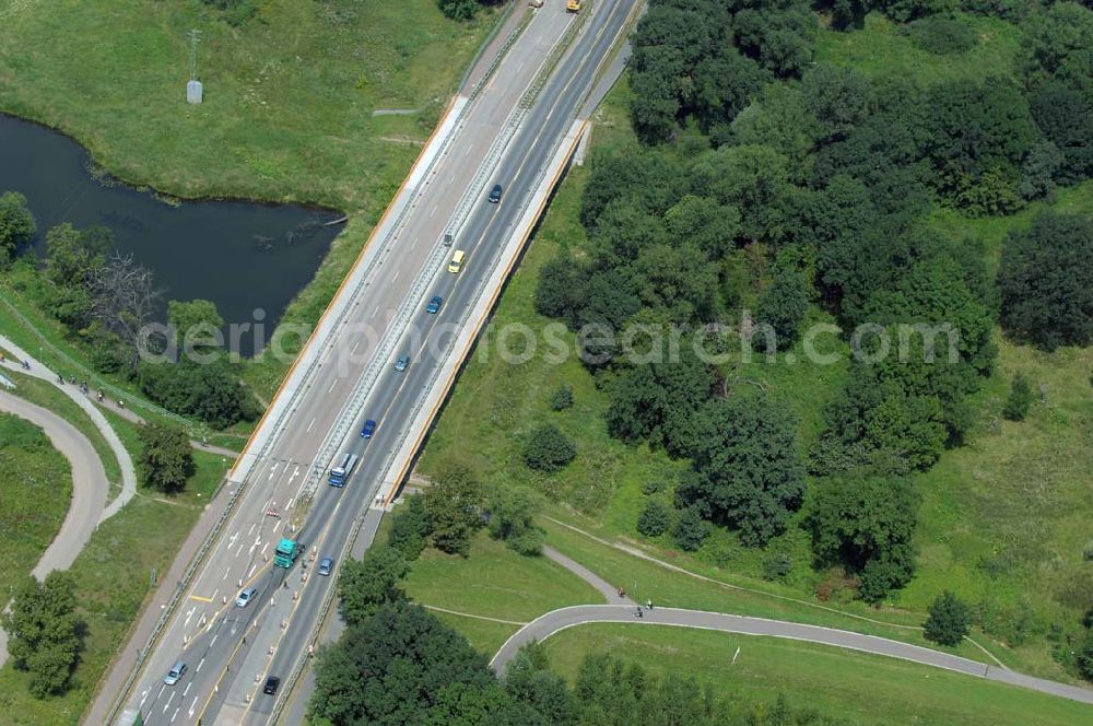 Dessau from the bird's eye view: Blick auf verschiedene Brückenbauwerke an der Baustelle zum Ausbau der B184 zwischen Dessau und Roßlau in Sachsen-Anhalt. Die B184 wird aufgrund des gestiegenen Verkehrsaufkommens 4-streifig über den Verlauf der Elbe hinweg ausgebaut.Bauherr ist der Landesbetrieb Bau Sachsen-Anhalt, die Projektleitung liegt bei SCHÜßLER-PLAN Berlin.