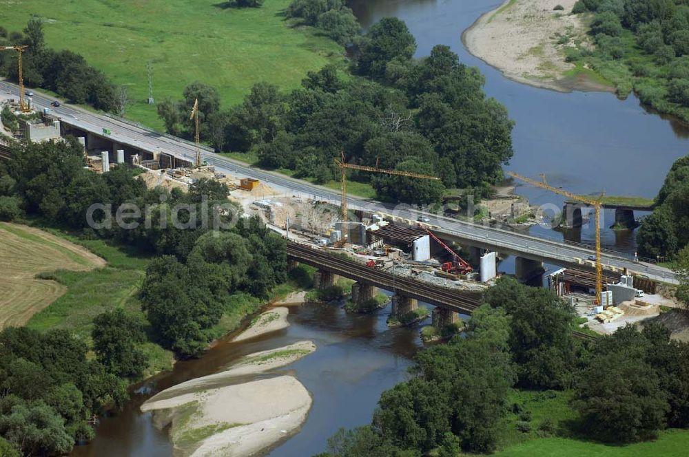 Aerial photograph Dessau - Blick auf verschiedene Brückenbauwerke an der Baustelle zum Ausbau der B184 zwischen Dessau und Roßlau in Sachsen-Anhalt. Die B184 wird aufgrund des gestiegenen Verkehrsaufkommens 4-streifig über den Verlauf der Elbe hinweg ausgebaut.Bauherr ist der Landesbetrieb Bau Sachsen-Anhalt, die Projektleitung liegt bei SCHÜßLER-PLAN Berlin.