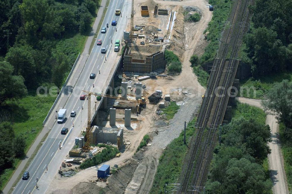 Aerial photograph Dessau - Blick auf verschiedene Brückenbauwerke an der Baustelle zum Ausbau der B184 zwischen Dessau und Roßlau in Sachsen-Anhalt. Die B184 wird aufgrund des gestiegenen Verkehrsaufkommens 4-streifig über den Verlauf der Elbe hinweg ausgebaut.Bauherr ist der Landesbetrieb Bau Sachsen-Anhalt, die Projektleitung liegt bei SCHÜßLER-PLAN Berlin.