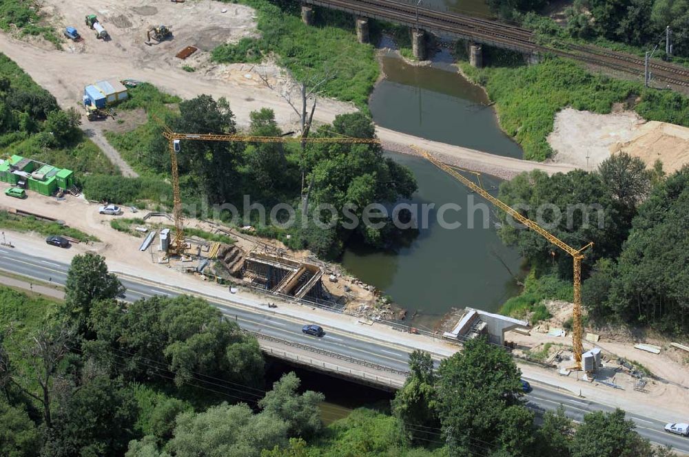 Dessau from above - Blick auf verschiedene Brückenbauwerke an der Baustelle zum Ausbau der B184 zwischen Dessau und Roßlau in Sachsen-Anhalt. Die B184 wird aufgrund des gestiegenen Verkehrsaufkommens 4-streifig über den Verlauf der Elbe hinweg ausgebaut.Bauherr ist der Landesbetrieb Bau Sachsen-Anhalt, die Projektleitung liegt bei SCHÜßLER-PLAN Berlin.