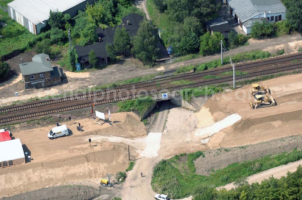 Dessau from above - Blick auf verschiedene Brückenbauwerke an der Baustelle zum Ausbau der B184 zwischen Dessau und Roßlau in Sachsen-Anhalt. Die B184 wird aufgrund des gestiegenen Verkehrsaufkommens 4-streifig über den Verlauf der Elbe hinweg ausgebaut.Bauherr ist der Landesbetrieb Bau Sachsen-Anhalt, die Projektleitung liegt bei SCHÜßLER-PLAN Berlin.