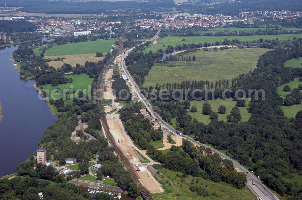 Dessau from the bird's eye view: Blick auf verschiedene Brückenbauwerke an der Baustelle zum Ausbau der B184 zwischen Dessau und Roßlau in Sachsen-Anhalt. Die B184 wird aufgrund des gestiegenen Verkehrsaufkommens 4-streifig über den Verlauf der Elbe hinweg ausgebaut.Bauherr ist der Landesbetrieb Bau Sachsen-Anhalt, die Projektleitung liegt bei SCHÜßLER-PLAN Berlin.