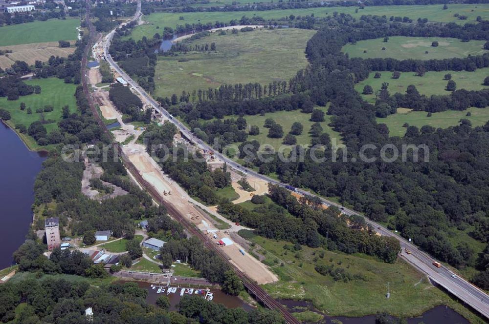 Aerial image Dessau - Blick auf verschiedene Brückenbauwerke an der Baustelle zum Ausbau der B184 zwischen Dessau und Roßlau in Sachsen-Anhalt. Die B184 wird aufgrund des gestiegenen Verkehrsaufkommens 4-streifig über den Verlauf der Elbe hinweg ausgebaut.Bauherr ist der Landesbetrieb Bau Sachsen-Anhalt, die Projektleitung liegt bei SCHÜßLER-PLAN Berlin.