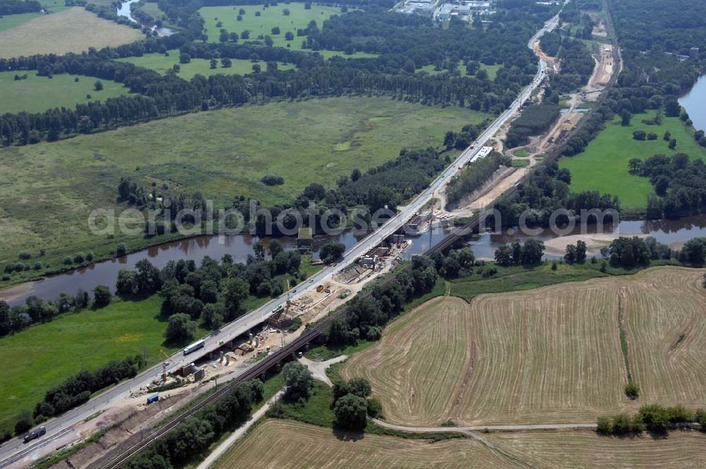 Aerial image Dessau - Blick auf verschiedene Brückenbauwerke an der Baustelle zum Ausbau der B184 zwischen Dessau und Roßlau in Sachsen-Anhalt. Die B184 wird aufgrund des gestiegenen Verkehrsaufkommens 4-streifig über den Verlauf der Elbe hinweg ausgebaut.Bauherr ist der Landesbetrieb Bau Sachsen-Anhalt, die Projektleitung liegt bei SCHÜßLER-PLAN Berlin.