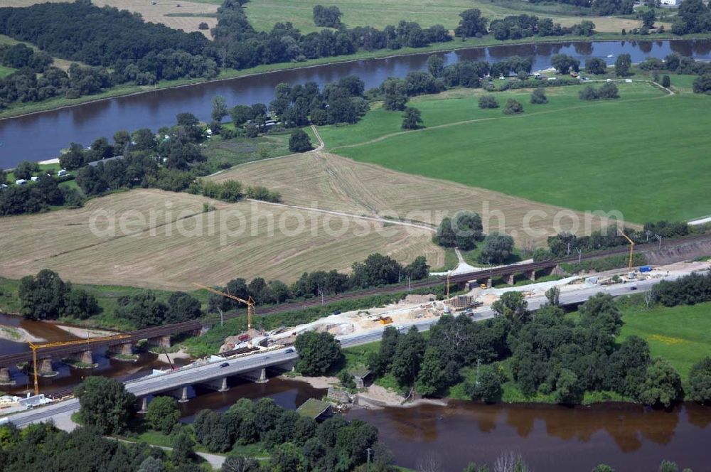 Aerial image Dessau - Blick auf verschiedene Brückenbauwerke an der Baustelle zum Ausbau der B184 zwischen Dessau und Roßlau in Sachsen-Anhalt. Die B184 wird aufgrund des gestiegenen Verkehrsaufkommens 4-streifig über den Verlauf der Elbe hinweg ausgebaut.Bauherr ist der Landesbetrieb Bau Sachsen-Anhalt, die Projektleitung liegt bei SCHÜßLER-PLAN Berlin.