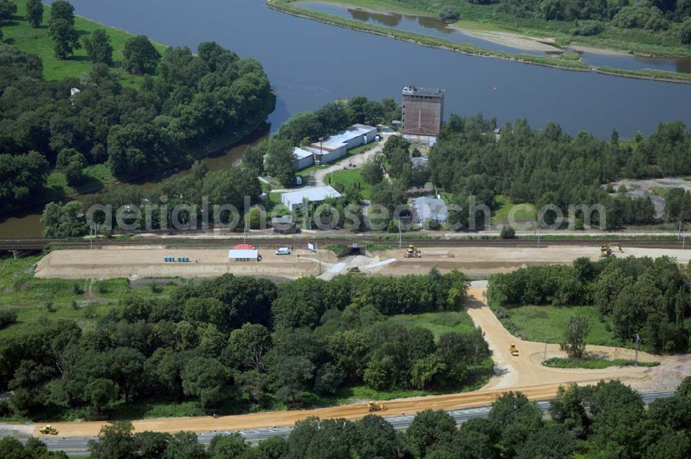 Aerial photograph Dessau - Blick auf verschiedene Brückenbauwerke an der Baustelle zum Ausbau der B184 zwischen Dessau und Roßlau in Sachsen-Anhalt. Die B184 wird aufgrund des gestiegenen Verkehrsaufkommens 4-streifig über den Verlauf der Elbe hinweg ausgebaut.Bauherr ist der Landesbetrieb Bau Sachsen-Anhalt, die Projektleitung liegt bei SCHÜßLER-PLAN Berlin.