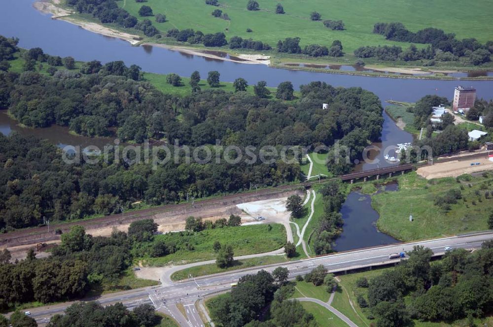 Dessau from the bird's eye view: Blick auf verschiedene Brückenbauwerke an der Baustelle zum Ausbau der B184 zwischen Dessau und Roßlau in Sachsen-Anhalt. Die B184 wird aufgrund des gestiegenen Verkehrsaufkommens 4-streifig über den Verlauf der Elbe hinweg ausgebaut.Bauherr ist der Landesbetrieb Bau Sachsen-Anhalt, die Projektleitung liegt bei SCHÜßLER-PLAN Berlin.