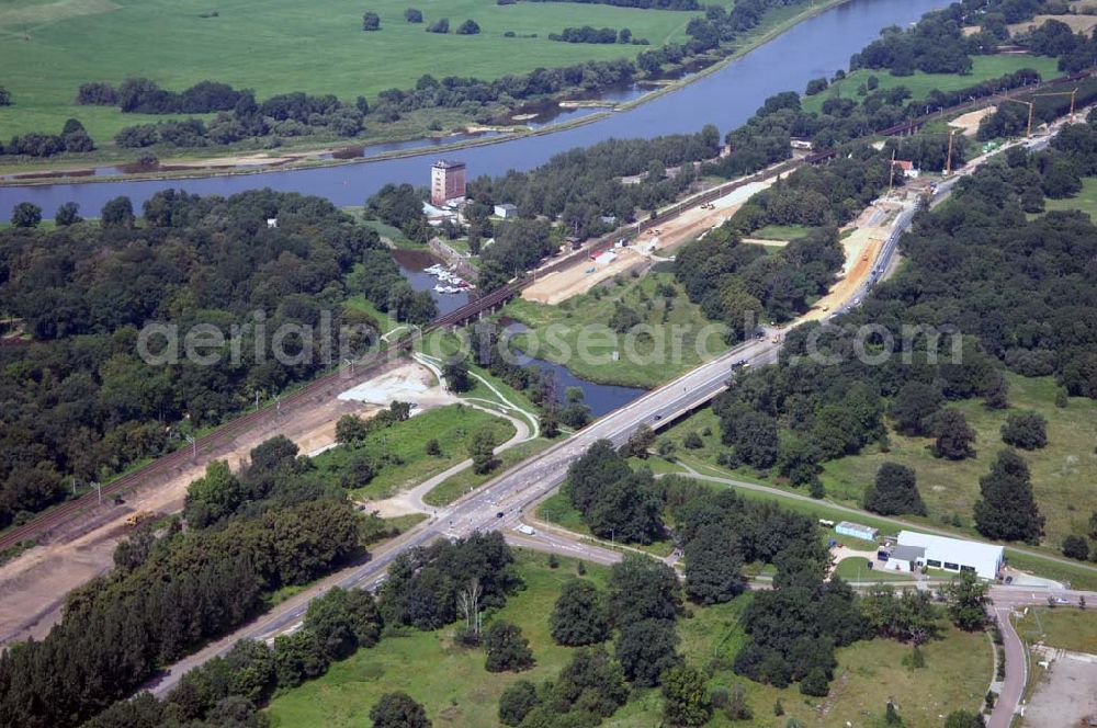 Aerial image Dessau - Blick auf verschiedene Brückenbauwerke an der Baustelle zum Ausbau der B184 zwischen Dessau und Roßlau in Sachsen-Anhalt. Die B184 wird aufgrund des gestiegenen Verkehrsaufkommens 4-streifig über den Verlauf der Elbe hinweg ausgebaut.Bauherr ist der Landesbetrieb Bau Sachsen-Anhalt, die Projektleitung liegt bei SCHÜßLER-PLAN Berlin.