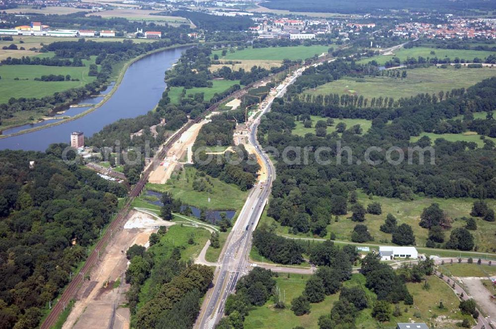 Aerial photograph Dessau - Blick auf verschiedene Brückenbauwerke an der Baustelle zum Ausbau der B184 zwischen Dessau und Roßlau in Sachsen-Anhalt. Die B184 wird aufgrund des gestiegenen Verkehrsaufkommens 4-streifig über den Verlauf der Elbe hinweg ausgebaut.Bauherr ist der Landesbetrieb Bau Sachsen-Anhalt, die Projektleitung liegt bei SCHÜßLER-PLAN Berlin.