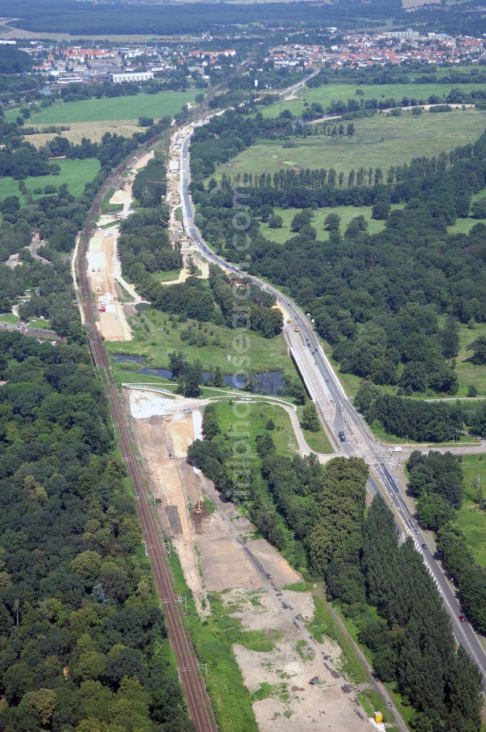 Aerial image Dessau - Blick auf verschiedene Brückenbauwerke an der Baustelle zum Ausbau der B184 zwischen Dessau und Roßlau in Sachsen-Anhalt. Die B184 wird aufgrund des gestiegenen Verkehrsaufkommens 4-streifig über den Verlauf der Elbe hinweg ausgebaut.Bauherr ist der Landesbetrieb Bau Sachsen-Anhalt, die Projektleitung liegt bei SCHÜßLER-PLAN Berlin.