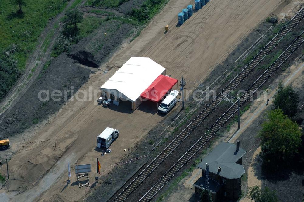 Aerial photograph Dessau - Blick auf verschiedene Brückenbauwerke an der Baustelle zum Ausbau der B184 zwischen Dessau und Roßlau in Sachsen-Anhalt. Die B184 wird aufgrund des gestiegenen Verkehrsaufkommens 4-streifig über den Verlauf der Elbe hinweg ausgebaut.Bauherr ist der Landesbetrieb Bau Sachsen-Anhalt, die Projektleitung liegt bei SCHÜßLER-PLAN Berlin.