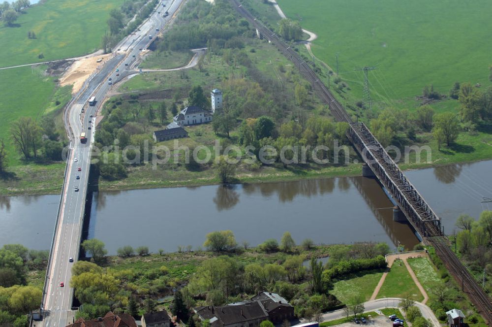 Aerial image Roßlau - Blick auf verschiedene Brückenbauwerke an der Baustelle zum Ausbau der B184 zwischen Dessau und Roßlau in Sachsen-Anhalt. Die B184 wird aufgrund des gestiegenen Verkehrsaufkommens 4-streifig über den Verlauf der Elbe hinweg ausgebaut.Bauherr ist der Landesbetrieb Bau Sachsen-Anhalt, die Projektleitung liegt bei SCHÜßLER-PLAN Berlin.