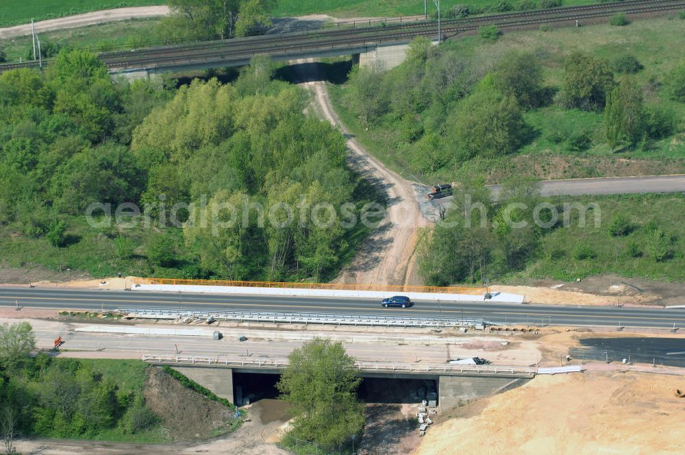 Aerial image Roßlau - Blick auf verschiedene Brückenbauwerke an der Baustelle zum Ausbau der B184 zwischen Dessau und Roßlau in Sachsen-Anhalt. Die B184 wird aufgrund des gestiegenen Verkehrsaufkommens 4-streifig über den Verlauf der Elbe hinweg ausgebaut.Bauherr ist der Landesbetrieb Bau Sachsen-Anhalt, die Projektleitung liegt bei SCHÜßLER-PLAN Berlin.