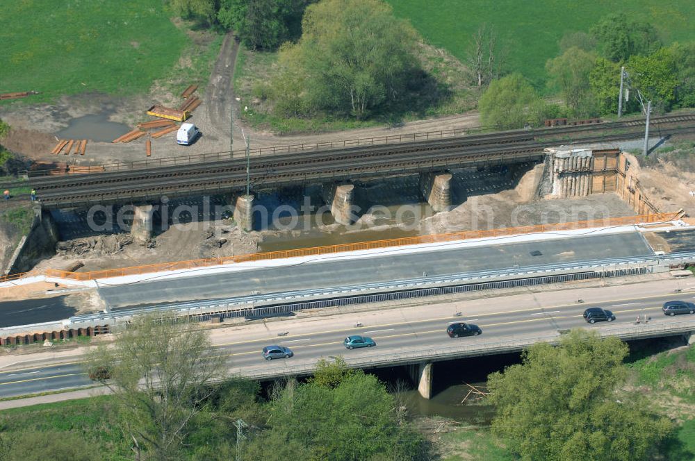 Roßlau from the bird's eye view: Blick auf verschiedene Brückenbauwerke an der Baustelle zum Ausbau der B184 zwischen Dessau und Roßlau in Sachsen-Anhalt. Die B184 wird aufgrund des gestiegenen Verkehrsaufkommens 4-streifig über den Verlauf der Elbe hinweg ausgebaut.Bauherr ist der Landesbetrieb Bau Sachsen-Anhalt, die Projektleitung liegt bei SCHÜßLER-PLAN Berlin.