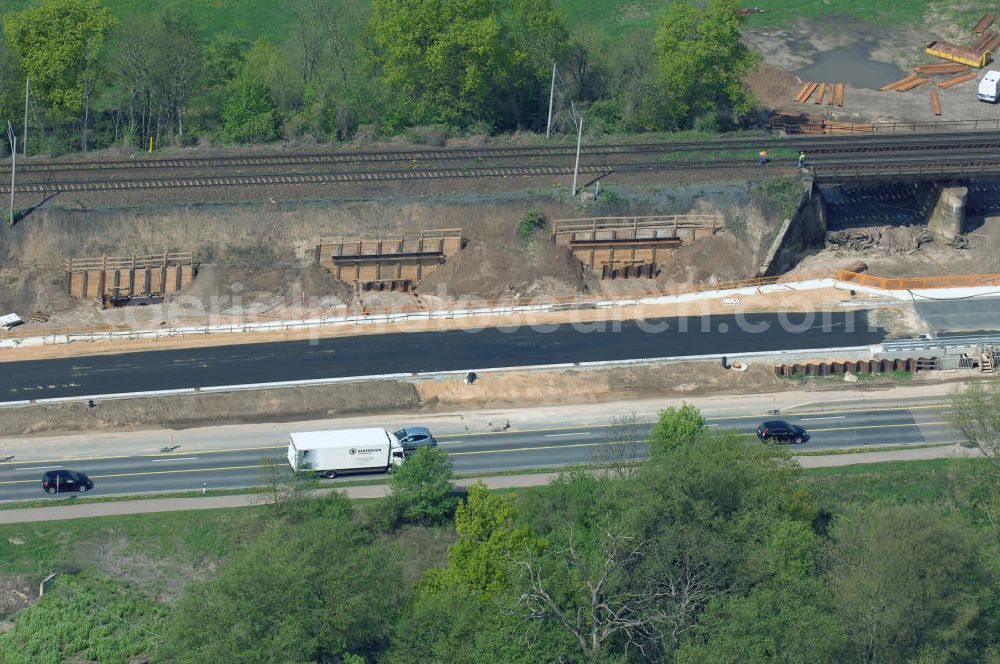 Aerial image Roßlau - Blick auf verschiedene Brückenbauwerke an der Baustelle zum Ausbau der B184 zwischen Dessau und Roßlau in Sachsen-Anhalt. Die B184 wird aufgrund des gestiegenen Verkehrsaufkommens 4-streifig über den Verlauf der Elbe hinweg ausgebaut.Bauherr ist der Landesbetrieb Bau Sachsen-Anhalt, die Projektleitung liegt bei SCHÜßLER-PLAN Berlin.