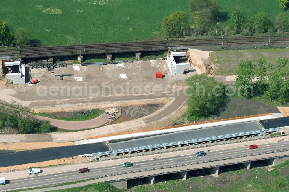 Roßlau from the bird's eye view: Blick auf verschiedene Brückenbauwerke an der Baustelle zum Ausbau der B184 zwischen Dessau und Roßlau in Sachsen-Anhalt. Die B184 wird aufgrund des gestiegenen Verkehrsaufkommens 4-streifig über den Verlauf der Elbe hinweg ausgebaut.Bauherr ist der Landesbetrieb Bau Sachsen-Anhalt, die Projektleitung liegt bei SCHÜßLER-PLAN Berlin.