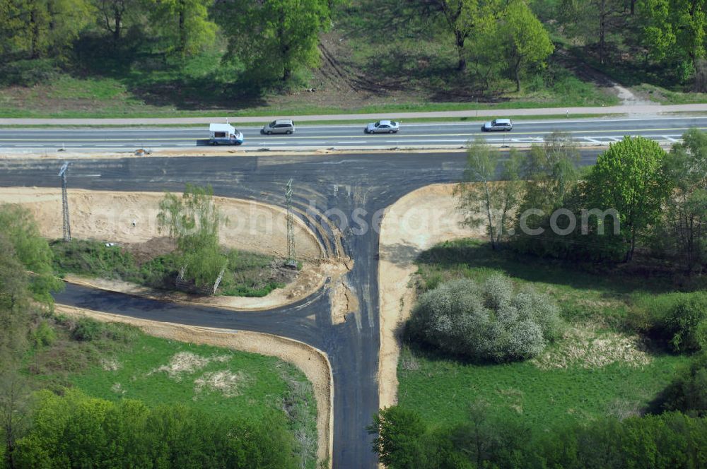 Roßlau from the bird's eye view: Blick auf verschiedene Brückenbauwerke an der Baustelle zum Ausbau der B184 zwischen Dessau und Roßlau in Sachsen-Anhalt. Die B184 wird aufgrund des gestiegenen Verkehrsaufkommens 4-streifig über den Verlauf der Elbe hinweg ausgebaut.Bauherr ist der Landesbetrieb Bau Sachsen-Anhalt, die Projektleitung liegt bei SCHÜßLER-PLAN Berlin.