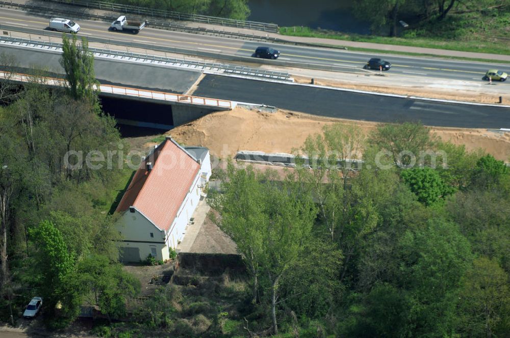 Aerial image Roßlau - Blick auf verschiedene Brückenbauwerke an der Baustelle zum Ausbau der B184 zwischen Dessau und Roßlau in Sachsen-Anhalt. Die B184 wird aufgrund des gestiegenen Verkehrsaufkommens 4-streifig über den Verlauf der Elbe hinweg ausgebaut.Bauherr ist der Landesbetrieb Bau Sachsen-Anhalt, die Projektleitung liegt bei SCHÜßLER-PLAN Berlin.