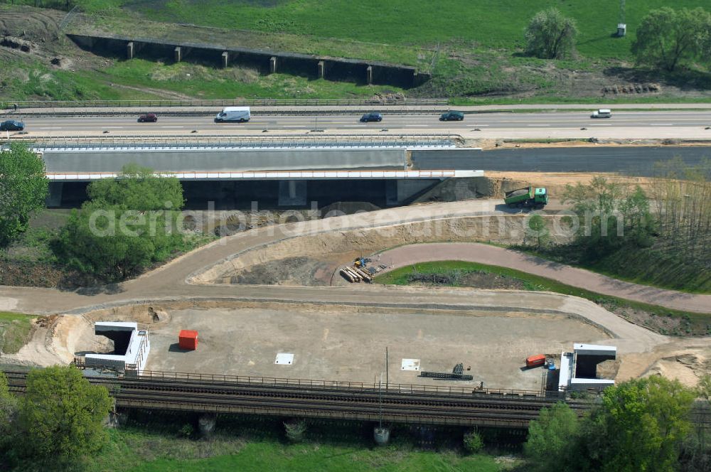 Aerial image Roßlau - Blick auf verschiedene Brückenbauwerke an der Baustelle zum Ausbau der B184 zwischen Dessau und Roßlau in Sachsen-Anhalt. Die B184 wird aufgrund des gestiegenen Verkehrsaufkommens 4-streifig über den Verlauf der Elbe hinweg ausgebaut.Bauherr ist der Landesbetrieb Bau Sachsen-Anhalt, die Projektleitung liegt bei SCHÜßLER-PLAN Berlin.