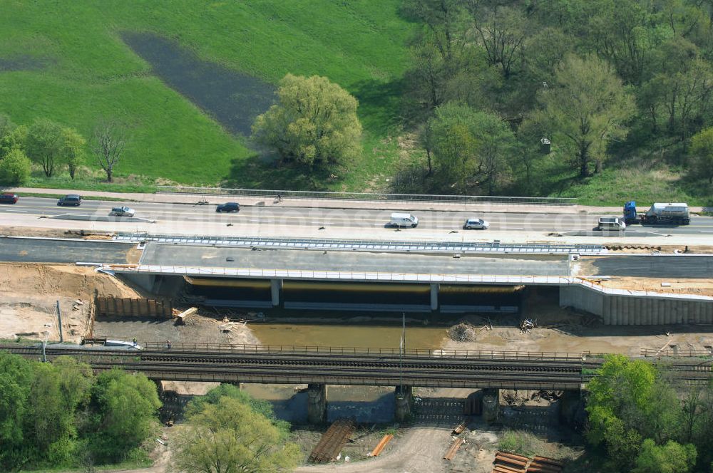 Roßlau from the bird's eye view: Blick auf verschiedene Brückenbauwerke an der Baustelle zum Ausbau der B184 zwischen Dessau und Roßlau in Sachsen-Anhalt. Die B184 wird aufgrund des gestiegenen Verkehrsaufkommens 4-streifig über den Verlauf der Elbe hinweg ausgebaut.Bauherr ist der Landesbetrieb Bau Sachsen-Anhalt, die Projektleitung liegt bei SCHÜßLER-PLAN Berlin.