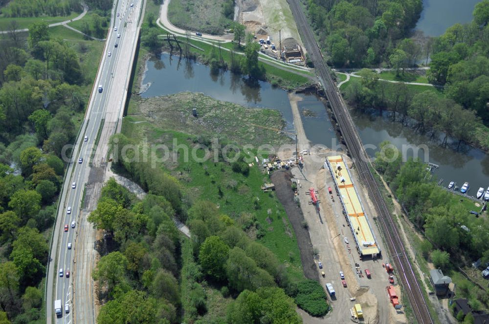 Roßlau from above - Blick auf verschiedene Brückenbauwerke an der Baustelle zum Ausbau der B184 zwischen Dessau und Roßlau in Sachsen-Anhalt. Die B184 wird aufgrund des gestiegenen Verkehrsaufkommens 4-streifig über den Verlauf der Elbe hinweg ausgebaut.Bauherr ist der Landesbetrieb Bau Sachsen-Anhalt, die Projektleitung liegt bei SCHÜßLER-PLAN Berlin.