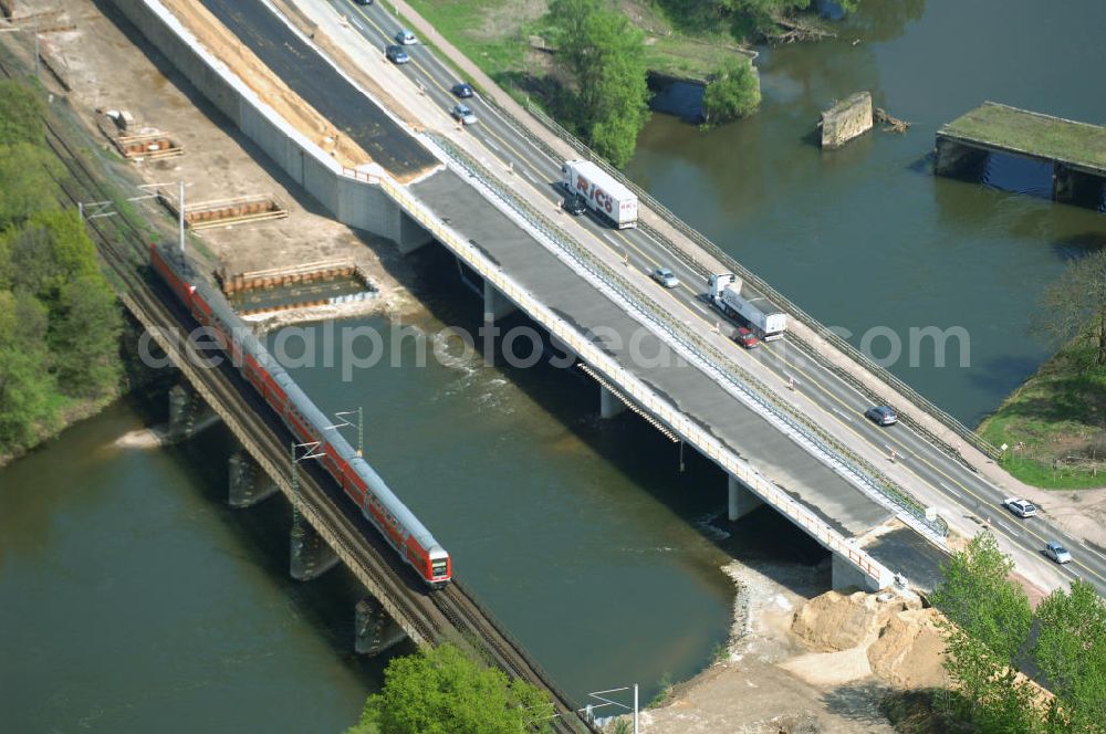 Aerial photograph Roßlau - Blick auf verschiedene Brückenbauwerke an der Baustelle zum Ausbau der B184 zwischen Dessau und Roßlau in Sachsen-Anhalt. Die B184 wird aufgrund des gestiegenen Verkehrsaufkommens 4-streifig über den Verlauf der Elbe hinweg ausgebaut.Bauherr ist der Landesbetrieb Bau Sachsen-Anhalt, die Projektleitung liegt bei SCHÜßLER-PLAN Berlin.