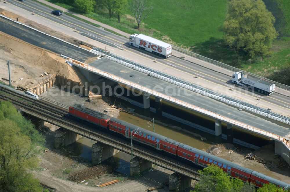 Roßlau from above - Blick auf verschiedene Brückenbauwerke an der Baustelle zum Ausbau der B184 zwischen Dessau und Roßlau in Sachsen-Anhalt. Die B184 wird aufgrund des gestiegenen Verkehrsaufkommens 4-streifig über den Verlauf der Elbe hinweg ausgebaut.Bauherr ist der Landesbetrieb Bau Sachsen-Anhalt, die Projektleitung liegt bei SCHÜßLER-PLAN Berlin.