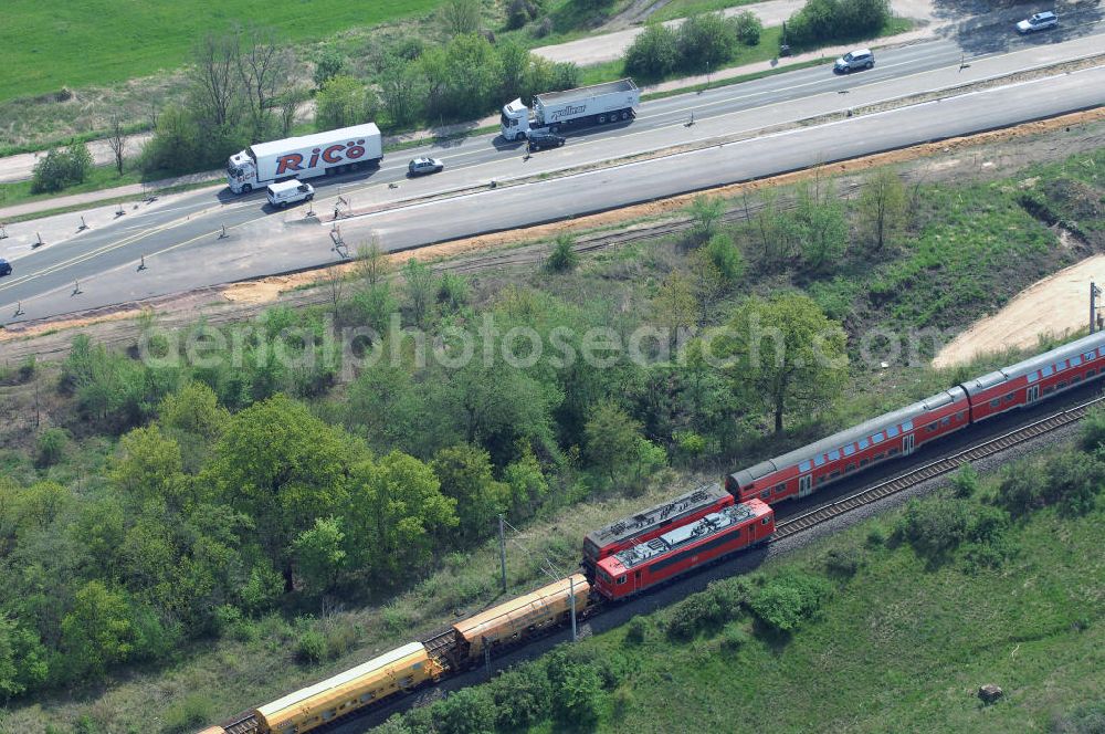 Aerial image Roßlau - Blick auf verschiedene Brückenbauwerke an der Baustelle zum Ausbau der B184 zwischen Dessau und Roßlau in Sachsen-Anhalt. Die B184 wird aufgrund des gestiegenen Verkehrsaufkommens 4-streifig über den Verlauf der Elbe hinweg ausgebaut.Bauherr ist der Landesbetrieb Bau Sachsen-Anhalt, die Projektleitung liegt bei SCHÜßLER-PLAN Berlin.