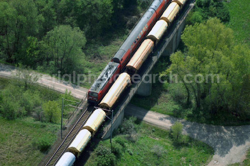 Roßlau from above - Blick auf verschiedene Brückenbauwerke an der Baustelle zum Ausbau der B184 zwischen Dessau und Roßlau in Sachsen-Anhalt. Die B184 wird aufgrund des gestiegenen Verkehrsaufkommens 4-streifig über den Verlauf der Elbe hinweg ausgebaut.Bauherr ist der Landesbetrieb Bau Sachsen-Anhalt, die Projektleitung liegt bei SCHÜßLER-PLAN Berlin.