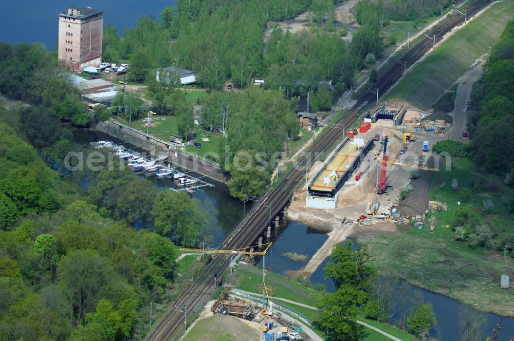 Aerial image Roßlau - Blick auf verschiedene Brückenbauwerke an der Baustelle zum Ausbau der B184 zwischen Dessau und Roßlau in Sachsen-Anhalt. Die B184 wird aufgrund des gestiegenen Verkehrsaufkommens 4-streifig über den Verlauf der Elbe hinweg ausgebaut.Bauherr ist der Landesbetrieb Bau Sachsen-Anhalt, die Projektleitung liegt bei SCHÜßLER-PLAN Berlin.