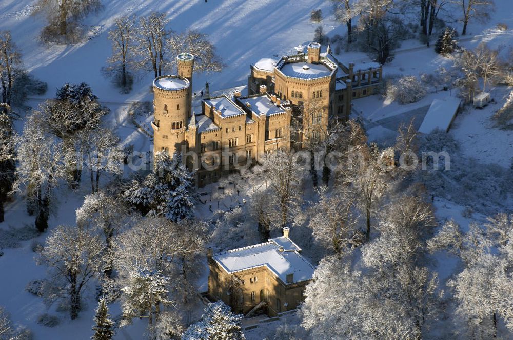 Aerial photograph Potsdam - Babelsberg - Blick auf das verschneite Schloss Babelsberg im gleichnamigen Park und Stadtteil der brandenburgischen Landeshauptstadt Potsdam, aufgenommen am 05.01.2009. Schloss Babelsberg wurde 1833 als Sommersitz für den späteren Kaiser Wilhelm I. in der Hügellandschaft an der Havel in neogotischen Stil nach Plänen von Karl Friedrich Schinkel errichtet. Das Schloss ist unter der Verwaltung der Stiftung Preußische Schlösser und Gärten Berlin-Brandenburg und steht als Weltkulturerbe innerhalb des Gesamtensembles Potsdam unter dem Schutz der UNESCO.