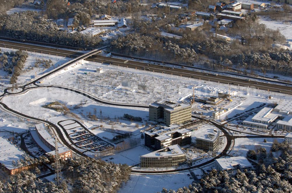 Aerial image Dreilinden - Blick auf den verschneiten Erweiterungsbaustelle Europapark Dreilinden bei der Waldsiedlung Dreilinden nahe der brandenburgischen Gemeinde Kleinmachnow (Landkreis Potsdam-Mittelmark) südwestlich von Berlin. Dreilinden ist der Name eines Forstes und einer Kolonie und war besonders bekannt als Bezeichnung für die frühere Grenzübergangsstelle Drewitz. Der ab 1990 errichtete Europapark ist ein Gewerbepark auf dem ehemaligen Gelände der wichtigsten Transitstrecke nach Westen und Süden (Checkpoint Bravo).