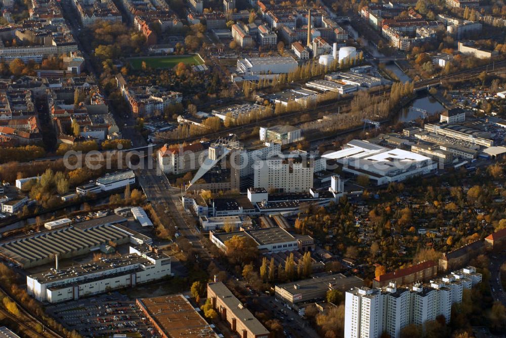 Berlin Neuköln from the bird's eye view: Blick auf das Viertel an der Sonnenalle in Berlin Neukölln, u.a. mit dem vier Sterne Hotel Estrel. Kontakt Hotel: Sonnenallee 225, 12057 Berlin, Tel. +49 (0)30 6831-0, Fax +49 (0)30 6831-2345, E-Mail: hotel@estrel.com