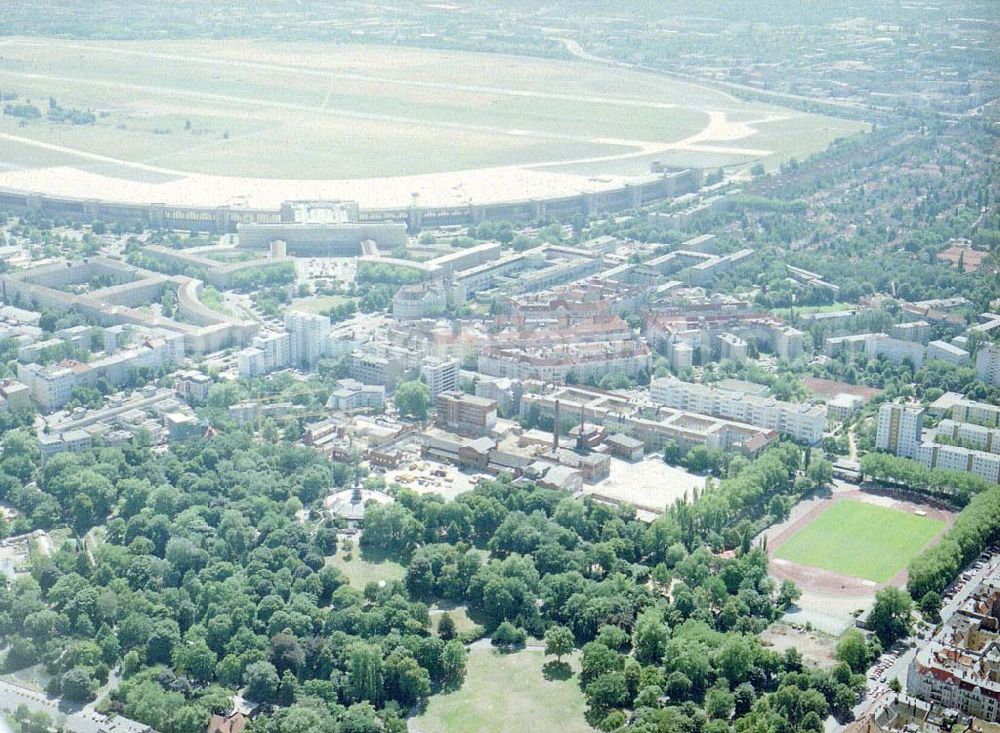 Aerial image Berlin - Kreuzberg - Blick auf das Viktoria Quartier in Berlin-Kreuberg. Wohn- und Geschäftshausbau an der Methfesselstraße (ehem. Schultheiß-Brauerei) am Kreuzberg in Berlin-Kreuzberg. Investor: Baywobau Berlin Methfesselstr. 42, 10965 Berlin tel.:030- 39 88 17 15,