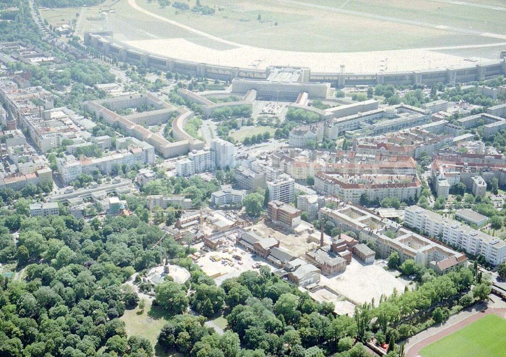 Aerial photograph Berlin - Kreuzberg - Blick auf das Viktoria Quartier in Berlin-Kreuberg. Wohn- und Geschäftshausbau an der Methfesselstraße (ehem. Schultheiß-Brauerei) am Kreuzberg in Berlin-Kreuzberg. Investor: Baywobau Berlin Methfesselstr. 42, 10965 Berlin tel.:030- 39 88 17 15,