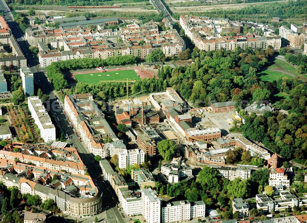 Berlin - Kreuzberg from the bird's eye view: Blick auf das Viktoria Quartier in Berlin-Kreuberg. Wohn- und Geschäftshausbau an der Methfesselstraße (ehem. Schultheiß-Brauerei) am Kreuzberg in Berlin-Kreuzberg. Investor: Baywobau Berlin Methfesselstr. 42, 10965 Berlin tel.:030- 39 88 17 15,