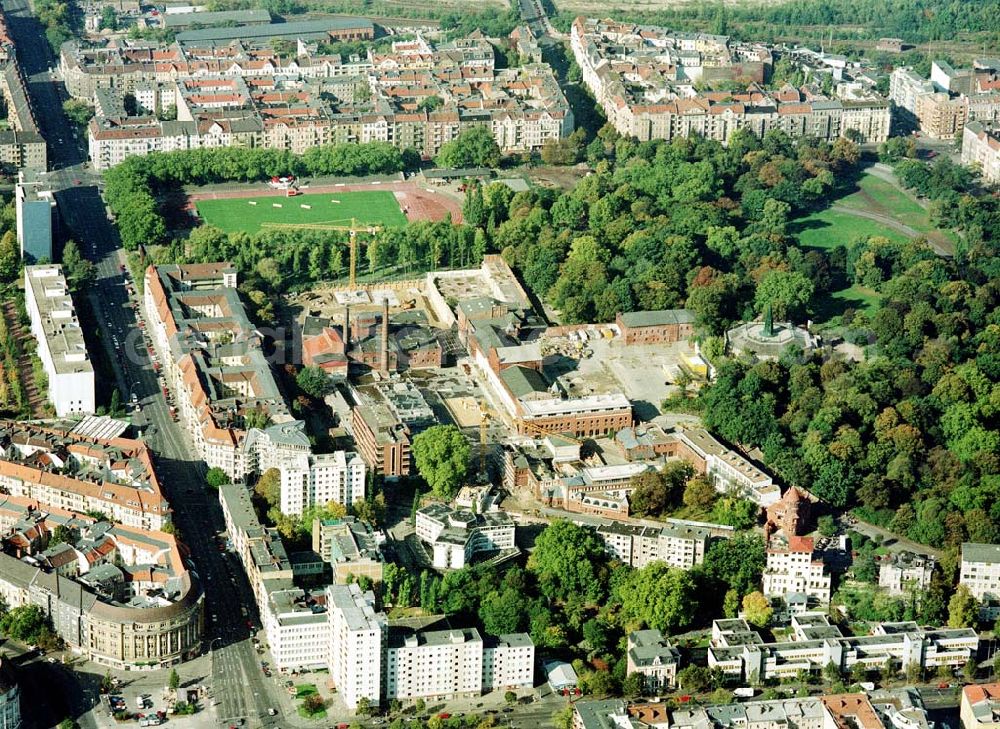 Aerial image Berlin - Kreuzberg - Blick auf das Viktoria Quartier in Berlin-Kreuberg. Wohn- und Geschäftshausbau an der Methfesselstraße (ehem. Schultheiß-Brauerei) am Kreuzberg in Berlin-Kreuzberg. Investor: Baywobau Berlin Methfesselstr. 42, 10965 Berlin tel.:030- 39 88 17 15,