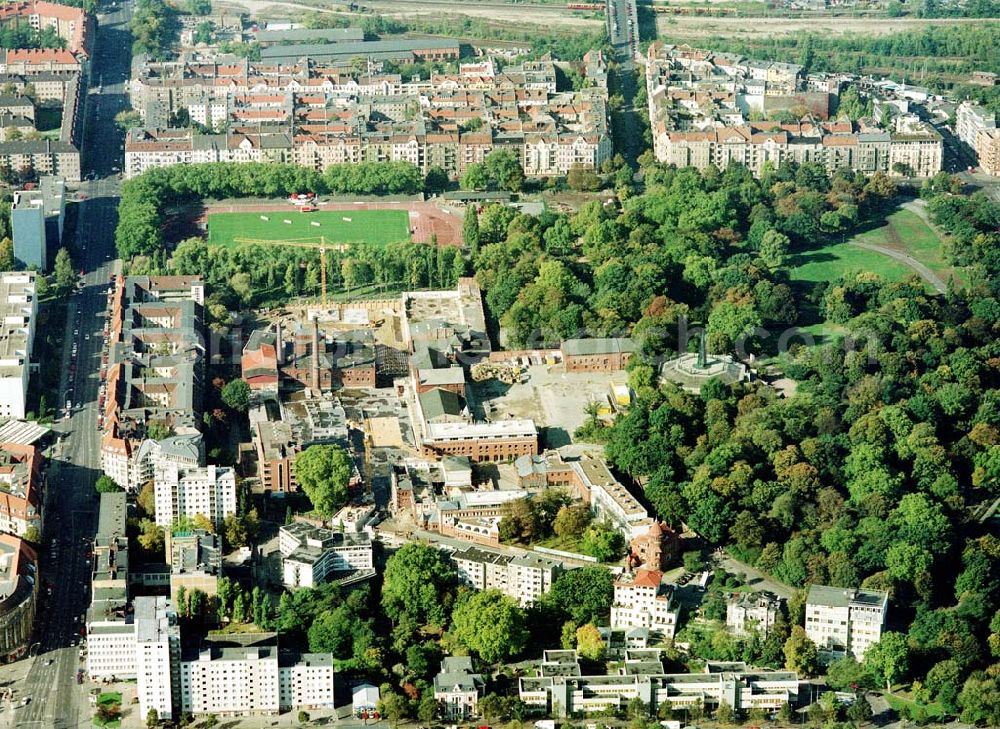 Aerial photograph Berlin - Kreuzberg - Blick auf das Viktoria Quartier in Berlin-Kreuberg. Wohn- und Geschäftshausbau an der Methfesselstraße (ehem. Schultheiß-Brauerei) am Kreuzberg in Berlin-Kreuzberg. Investor: Baywobau Berlin Methfesselstr. 42, 10965 Berlin tel.:030- 39 88 17 15,