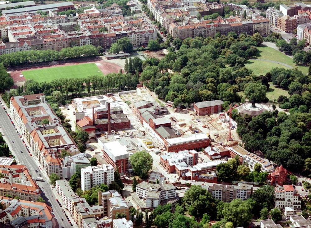 Aerial image Berlin - Kreuzberg - Blick auf das Viktoria Quartier in Berlin-Kreuberg. Wohn- und Geschäftshausbau an der Methfesselstraße (ehem. Schultheiß-Brauerei) am Kreuzberg in Berlin-Kreuzberg. Investor: Baywobau Berlin Methfesselstr. 42, 10965 Berlin tel.:030- 39 88 17 15,