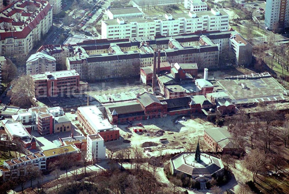 Berlin-Kreuzberg from above - Blick auf das Viktoria Quartier in Berlin-Kreuberg. Wohn- und Geschäftshausbau an der Methfesselstraße (ehem. Schultheiß-Brauerei) am Kreuzberg in Berlin-Kreuzberg. Investor: Baywobau Berlin Methfesselstr. 42, 10965 Berlin tel.:030- 39 88 17 15,