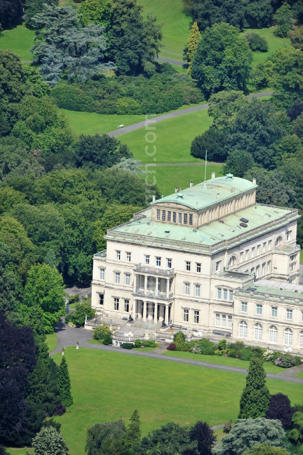 Aerial photograph Essen - View of the Villa Hugel in the district of Essen Bredeney. It was built in 1873 by Alfred Krupp and is the former residence of the family Krupp