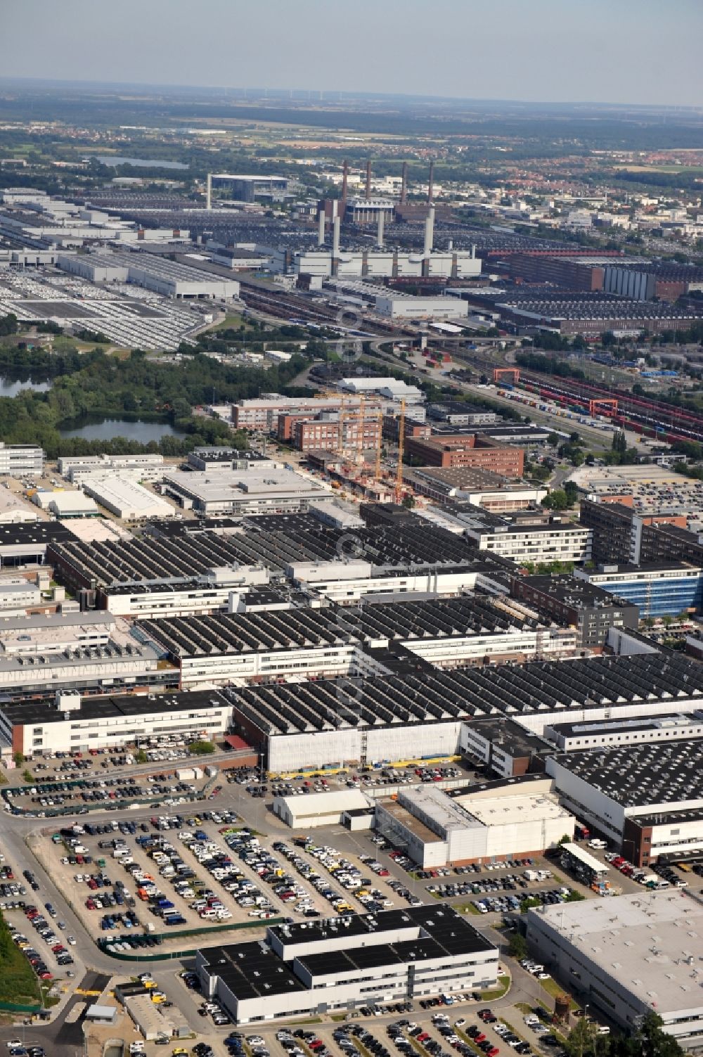 Aerial photograph Wolfsburg - View of the Volkswagen plant in Wolfsburg. The Volkswagen plant in Wolfsburg is, with its production facilities, the parent company of Volkswagen AG. It was built from the late 1930s, portions of the work are now protected as an industrial monument