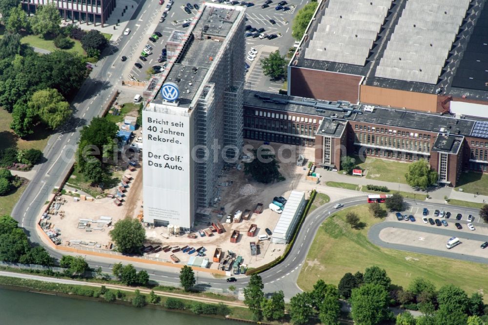 Aerial photograph Wolfsburg - View of the Volkswagen plant in Wolfsburg. The Volkswagen plant in Wolfsburg is, with its production facilities, the parent company of Volkswagen AG. It was built from the late 1930s, portions of the work are now protected as an industrial monument