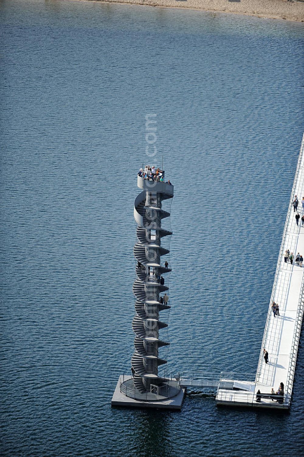 Aerial image Bitterfeld - Blick auf das Wahrzeichen der Goitzsche, der Pegelturm mit Seebrücke im Goitzsche-See bei Bitterfeld, eine in Europa einmalige Seenlandschaft. Aus den Braunkohletagebauen Holzweißig West und Ost ist eine künstlich modellierte Kulturlandschaft entstanden.Insbesondere zur Expo 2000 entstandene Projekte haben die Goitzsche um eine kulturelle Dimension erweitert. Die Rückgewinnung einer Landschaft durch die Region und ihre Menschen sind die Sinn stiftenden Elemente der Bergbaufolge- und Kulturlandschaft Goitzsche. Gemeinsam gestalten die Ufergemeinden der Goitzsche ihre Ufer, entwickeln Flächen im Umland, verknüpfen Kunst, neue Architektur mit einprägsamer Landschaftsgestaltung. Goitzsche landmark, the tower level with the pier Goitzsche lake near Bitterfeld.