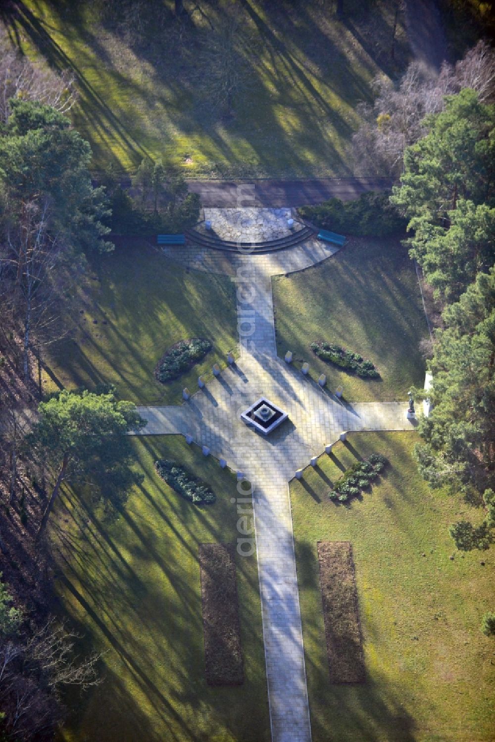 Berlin from the bird's eye view: Overlooking the forest cemetery Zehlendorf in Berlin