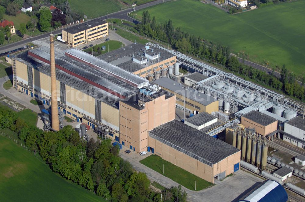 Aerial photograph Wurzen - Blick auf die Wasserglasfabrik PQ Potters Europe GmbH in Wurzen. Die PQ Potters Europe GmbH beschäftigt sich mit der Produktion, Verarbeitung und den Vertrieb von flüssigem und festem Kali- und Natronwasserglas sowie deren Folgeprodukten. Kontakt: PQ Potters Europe GmbH, Am Wachtelberg 8 a, 04808 Wurzen,Tel. +49(0)3425 880611, Fax +49(0)3425 813571, E-Mail: Marlies.Ackermann@pqeuropa.com