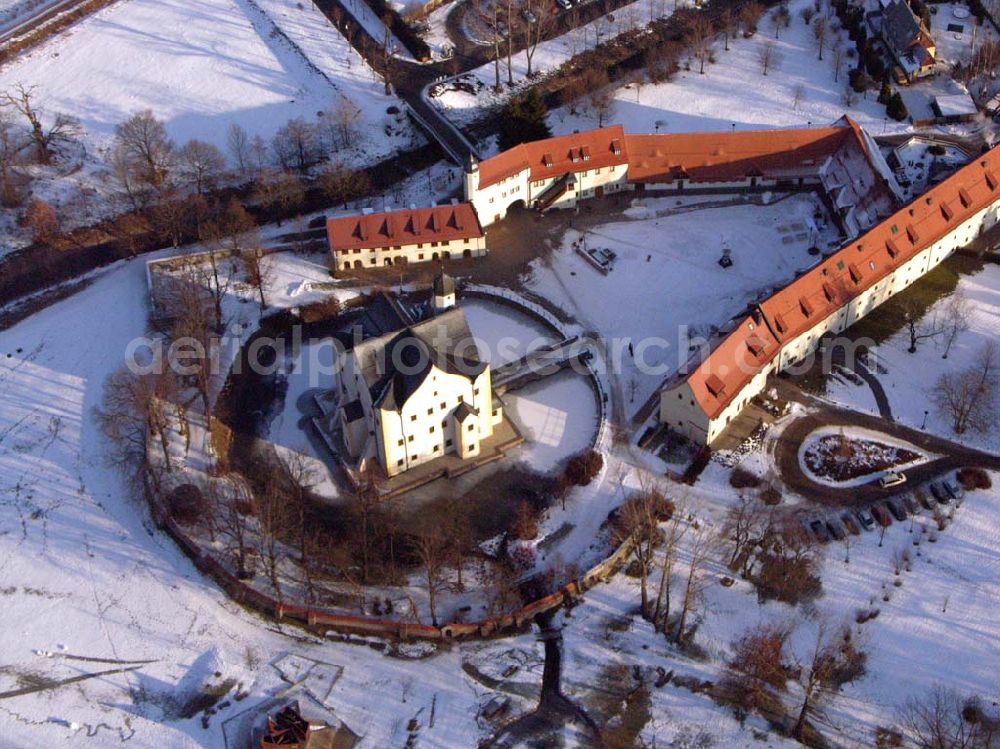 Chemnitz / Sachsen from the bird's eye view: 15.01.2006 Chemnitz: Das Wasserschloss Klaffenbach ist ein reizvolles Renaissance-Schloss am südlichen Rand von Chemnitz. Es liegt im Tal des Flusses Würschnitz, der die Grenze zum Erzgebirge markiert.Wasserschlossweg 6,09123 Chemnitz,Tel.: 037126110,