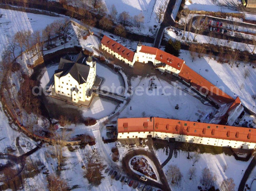 Aerial image Chemnitz / Sachsen - 15.01.2006 Chemnitz: Das Wasserschloss Klaffenbach ist ein reizvolles Renaissance-Schloss am südlichen Rand von Chemnitz. Es liegt im Tal des Flusses Würschnitz, der die Grenze zum Erzgebirge markiert.Wasserschlossweg 6,09123 Chemnitz,Tel.: 037126110,