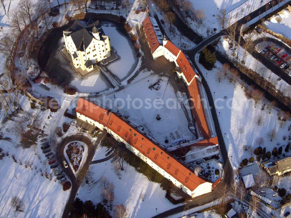 Aerial photograph Chemnitz / Sachsen - 15.01.2006 Chemnitz: Das Wasserschloss Klaffenbach ist ein reizvolles Renaissance-Schloss am südlichen Rand von Chemnitz. Es liegt im Tal des Flusses Würschnitz, der die Grenze zum Erzgebirge markiert.Wasserschlossweg 6,09123 Chemnitz,Tel.: 037126110,