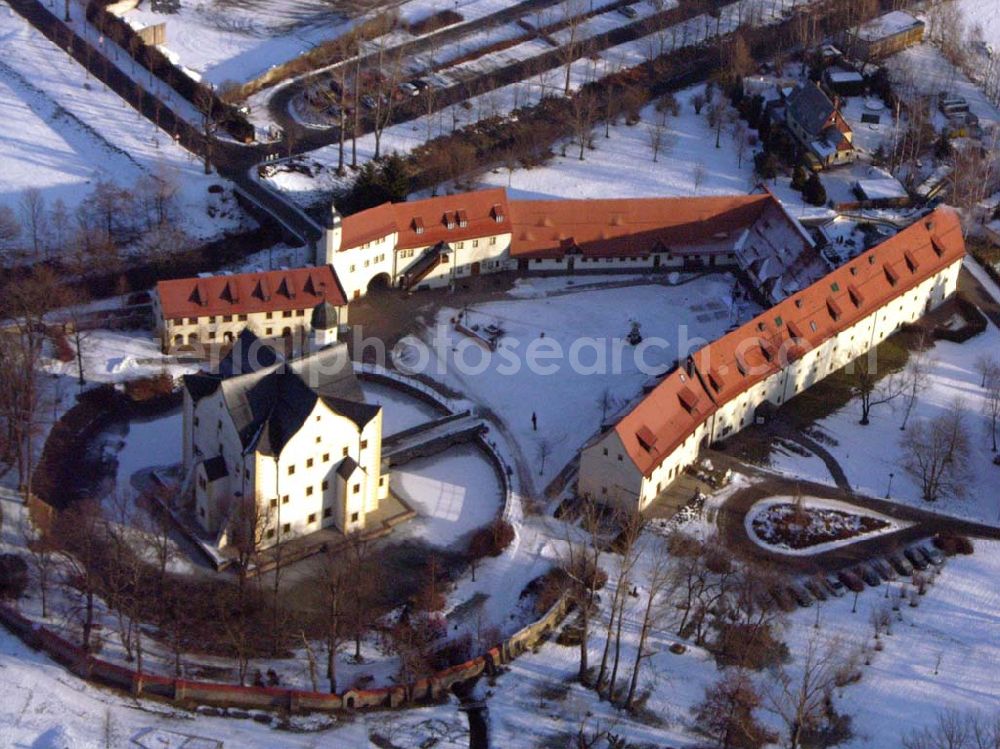 Aerial image Chemnitz / Sachsen - 15.01.2006 Chemnitz: Das Wasserschloss Klaffenbach ist ein reizvolles Renaissance-Schloss am südlichen Rand von Chemnitz. Es liegt im Tal des Flusses Würschnitz, der die Grenze zum Erzgebirge markiert.Wasserschlossweg 6,09123 Chemnitz,Tel.: 037126110,